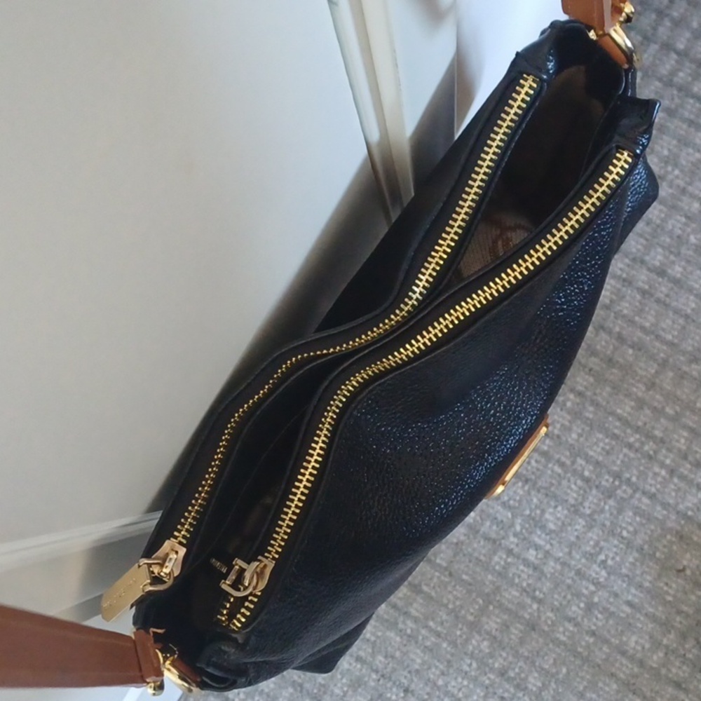 Valentina Black Pebbled Leather Crossbody Bag - Picture 5 of 12